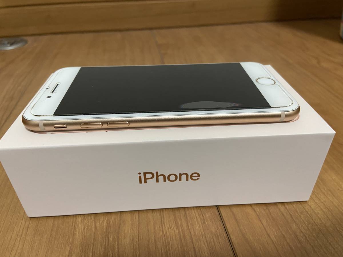 超美品 SIMフリー iPhone8 64GB ゴールド 利用制限 au 未使用付属品