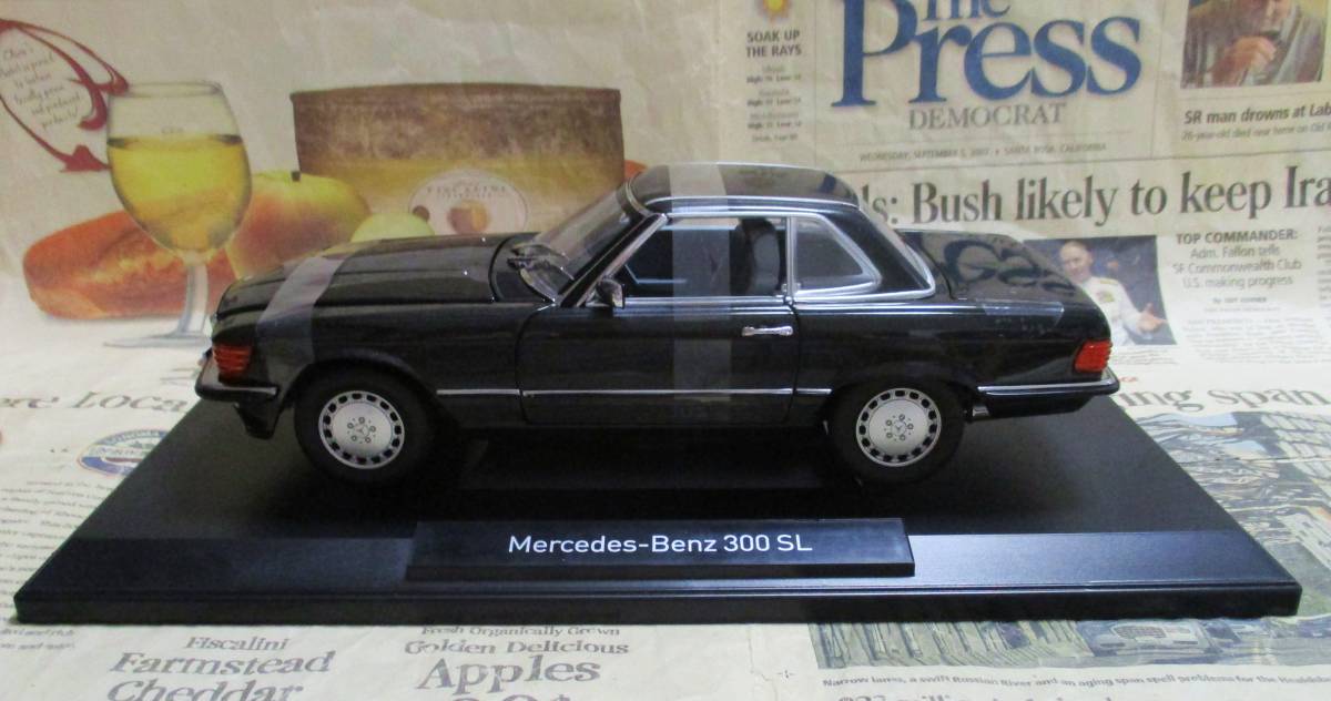 ★レア絶版*Norev*1/18*1986 Mercedes-Benz 300 SL Convertible (R107) ブルーブラックメタリック_画像5