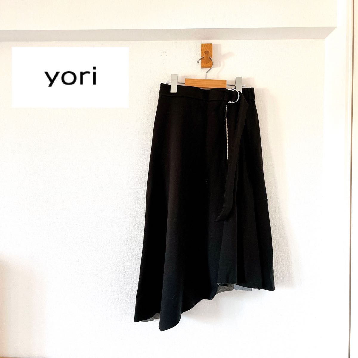 美品【Yori】アシンメトリーフレアスカート ブラック FREE レディース
