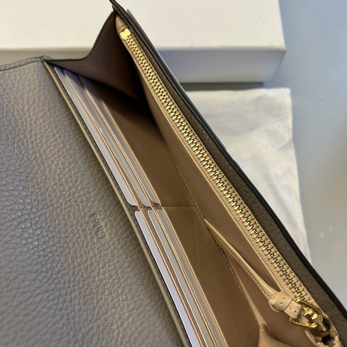 正規品販売! 新品未使用‼️ 有料チャーム付き クロエ Chloe 財布 二