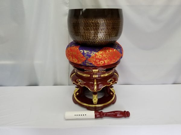 ◇新品◇手打ち 大徳寺リン 8寸 木製朱塗 丸金台セット◇丸布団◇直径