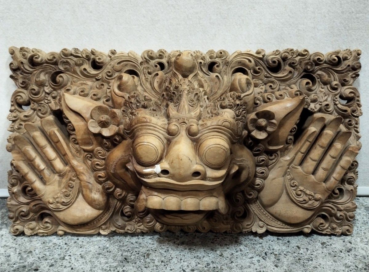 一枚板 木彫 バロン神 バリ島 アジア工芸品 壁掛け 置物 魔除け 一枚板 木彫 バロン神 バリ島 アジア工芸品 壁掛け 置物 魔除け