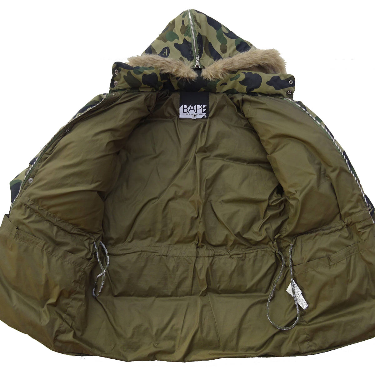 A BATHING APE アベイシングエイプ ダウン迷彩カモフラファー付き