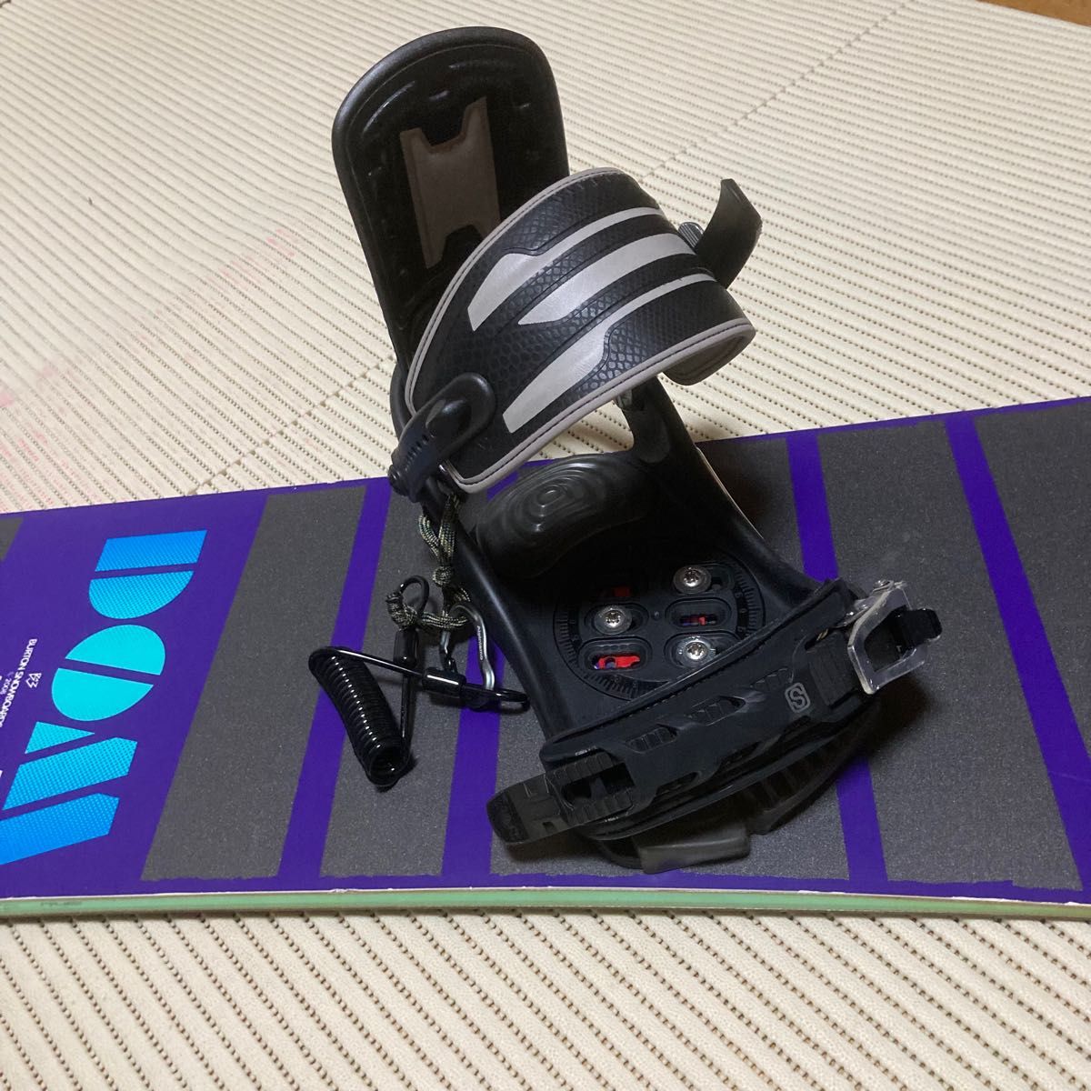 Burton DOMINANTボード と SALOMON ビンディングとリーシュの Burton DOMINANTボード と SALOMON ビンディングとリーシュの