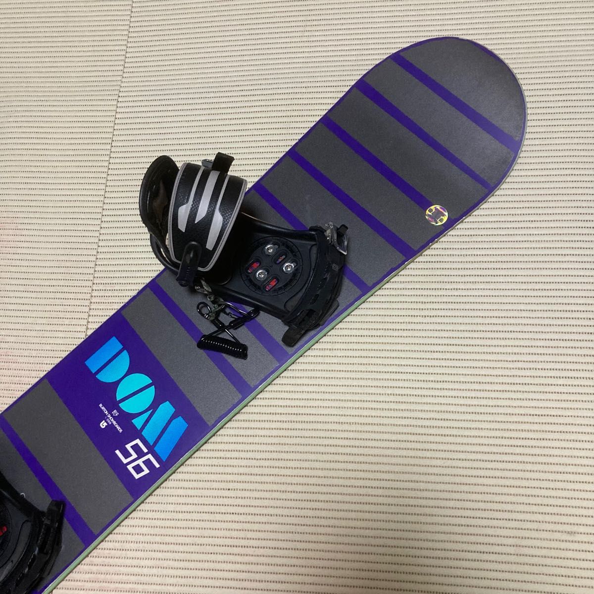 Burton DOMINANTボード と SALOMON ビンディングとリーシュの Burton DOMINANTボード と SALOMON ビンディングとリーシュの