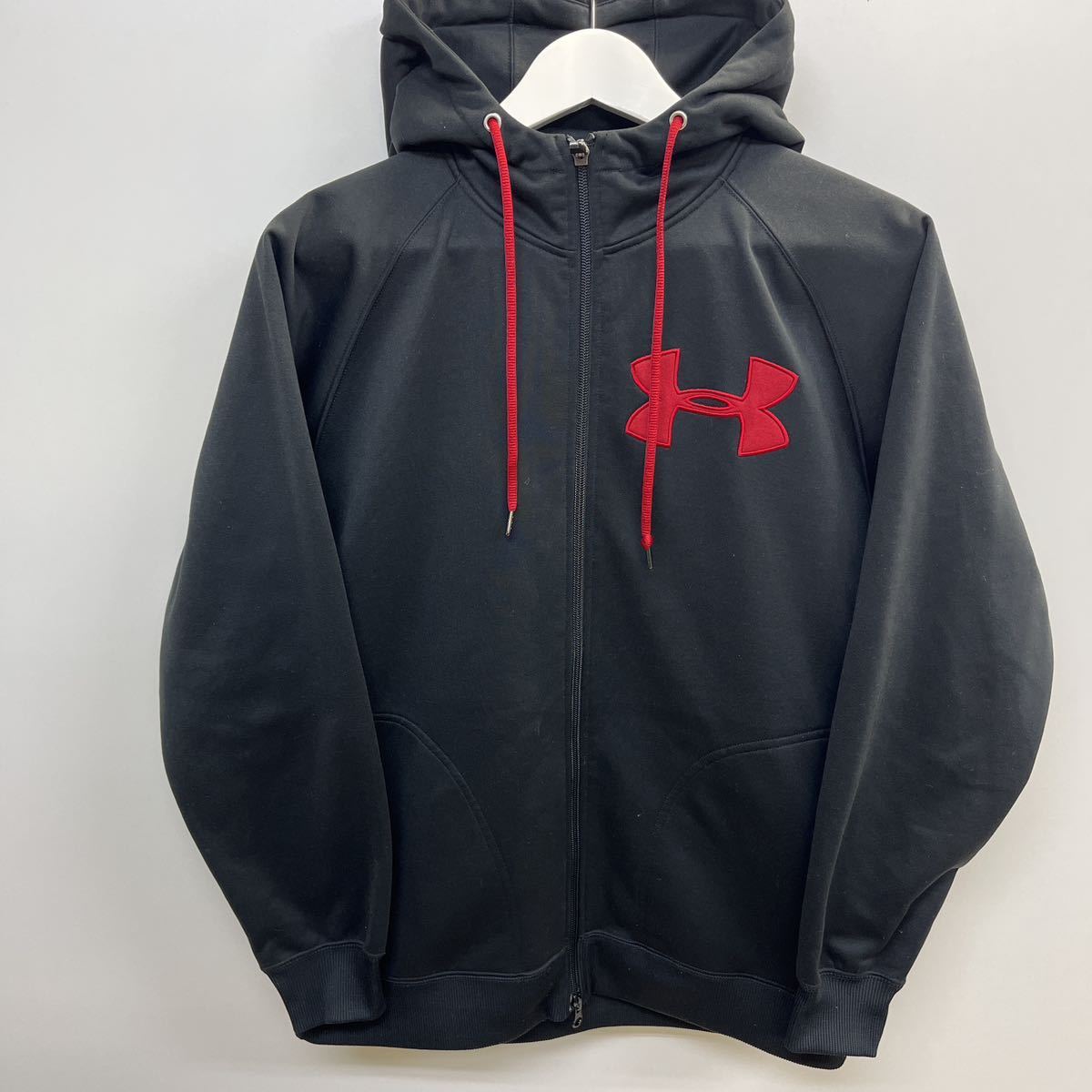 ◆オススメ◆UNDER ARMOUR 裏起毛フルジップパーカー ブラック　サイズSM_画像1