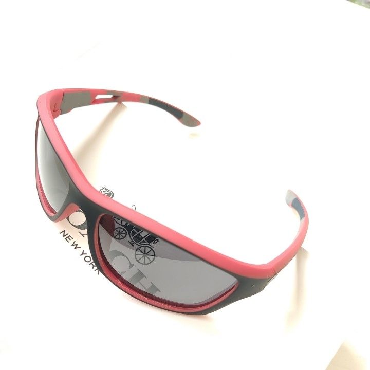 アウトドア　ゴルフ　フィッシングのマストアイテム　紫外線カット　偏光スポーツサングラス