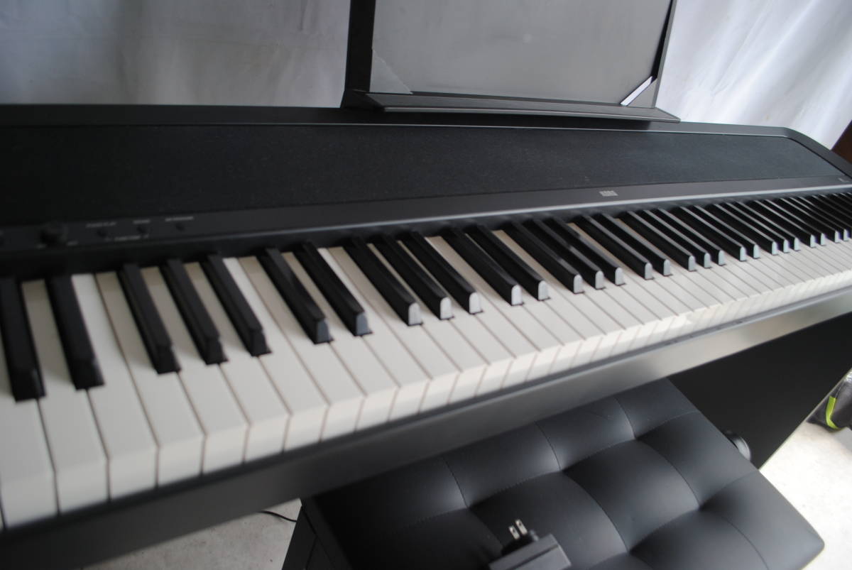 に840.KORG B1 DIGITAL Piano 電子ピアノ 88鍵盤 18年製 ブラック 譜面台付 専用スタンド付き◇椅子付き 高さ調節可能の画像2