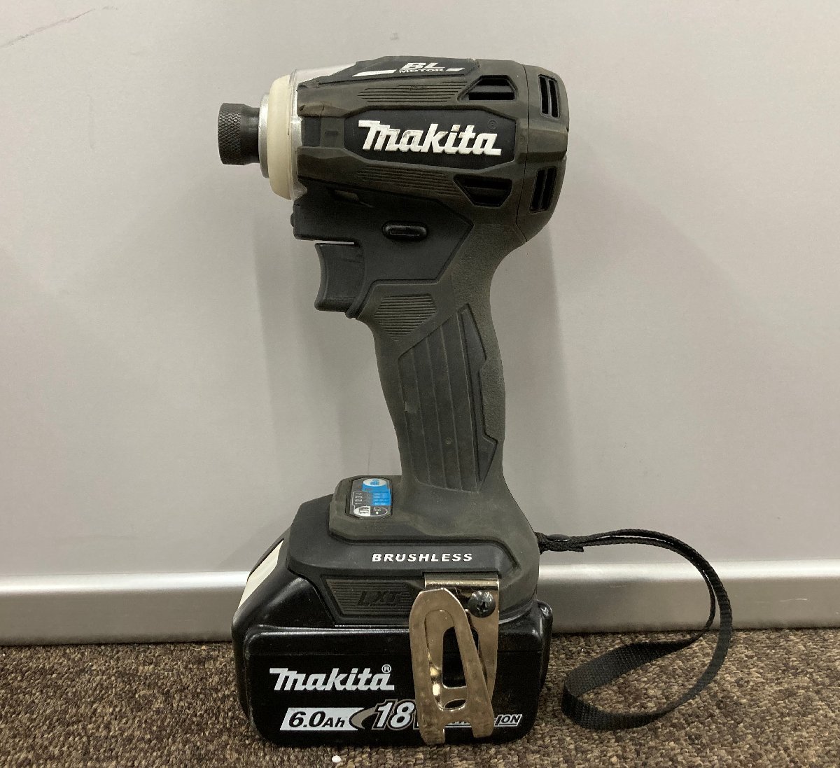 makita マキタ TD172D 充電式インパクトドライバ バッテリーx2 チャージャー セット 18v 6.0Ah 黒_画像3