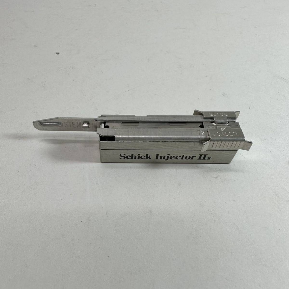 Schick シック インジェクターⅡ 替え刃付 紙箱 専用ケース 髭 Schick シック インジェクターⅡ 替え刃付 紙箱 専用ケース 髭