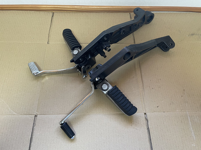 ZRX400 純正ステップ左右セット | www.beykoztipmerkezi.com