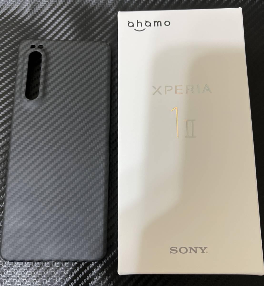 美品 Xperia 1 ii so-51a simフリー パープル ahamo カーボン調ケース