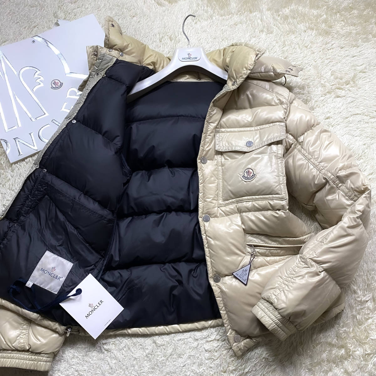 ヤフオク! - 美品 胸ロゴワッペン MONCLER 極暖フード付きダ...