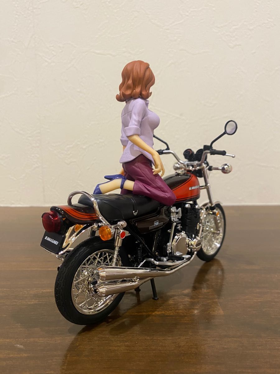 アオシマ 1/12 カワサキ Z750RS Z2 ルパン三世 峰不二子 アオシマ 1/12 カワサキ Z750RS Z2 ルパン三世 峰不二子