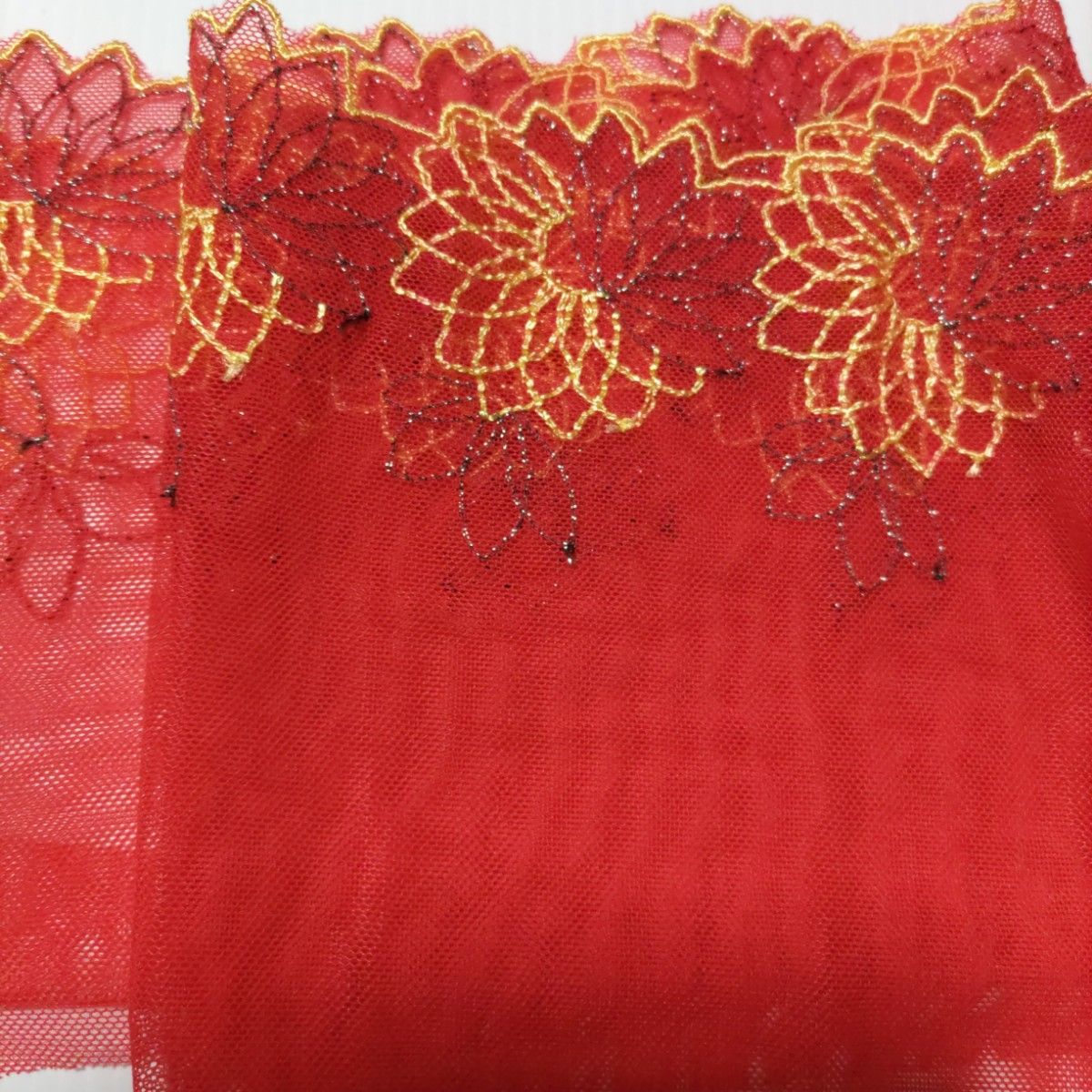 H-74 光沢刺繍　赤色　花模様スカラップレース　重ね衿サイズ　半襟としても♪