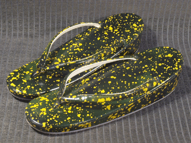 ★蒔糊文 縮緬 エナメル 草履 23.4cm M寸　TAMB08003 風楽