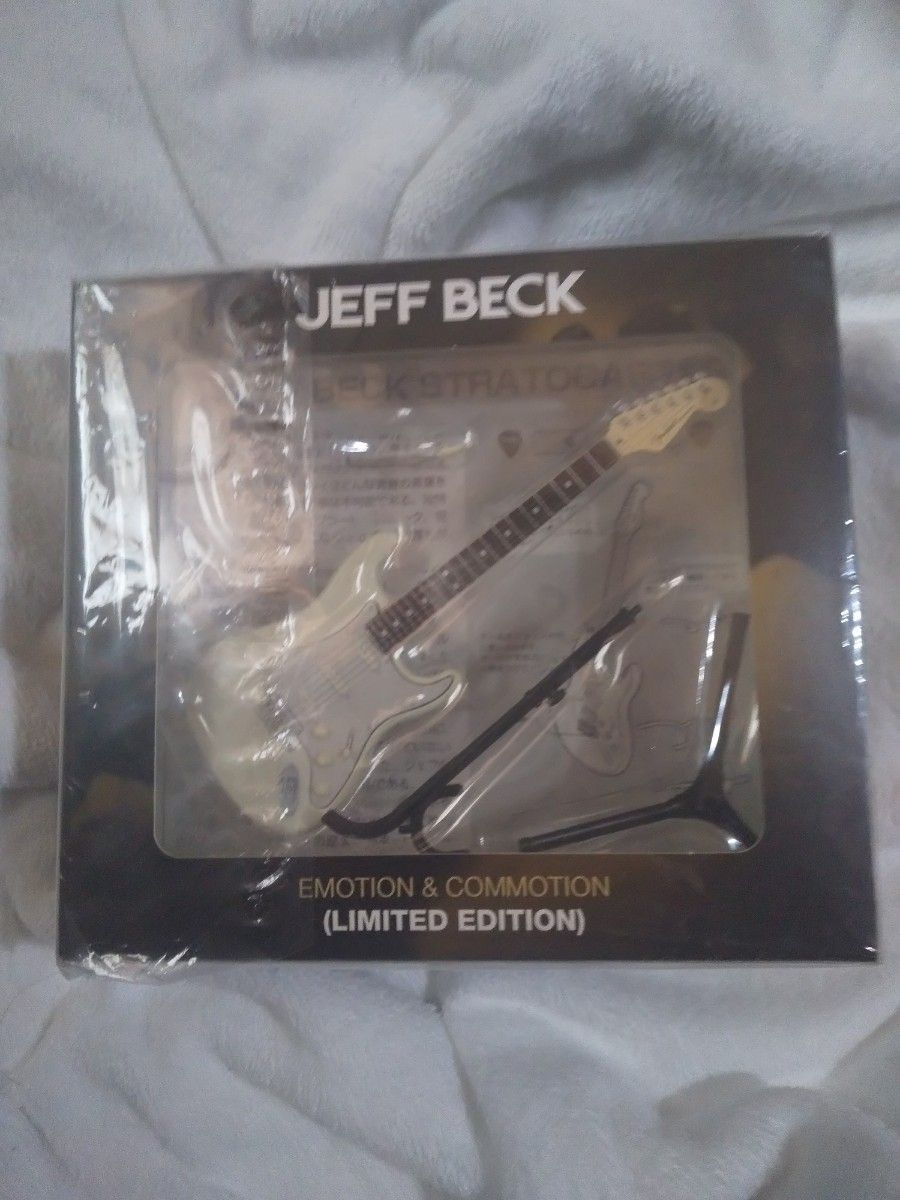 ジェフ・ベック エモーション＆コモーション CD+DVD+ギターフィギュア 