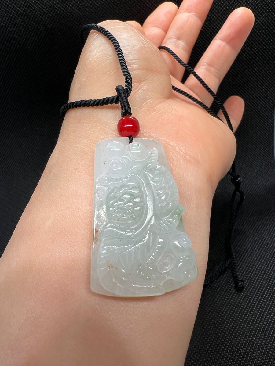 天然無処理 氷緑翡翠の金魚とハスの花 両面彫りペンダント新品 AB615