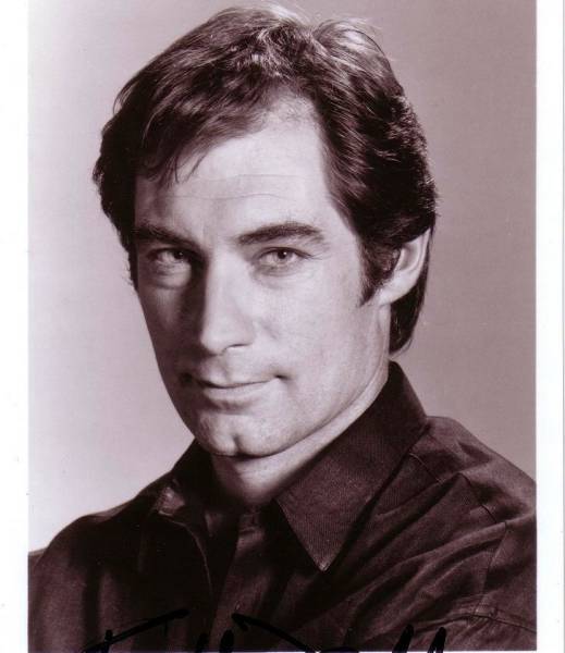 007 TIMOTHY DALTON ティモシー・ダルトン　サイン フォト_画像2