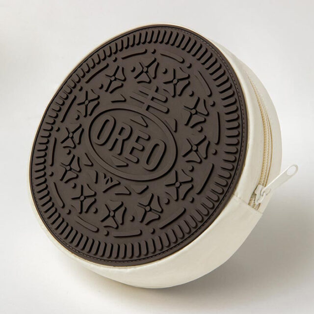 オレオ OREO クッキー型 ポーチ シリコン素材 かわいいポーチ 本物みたい 美味しそうなポーチ_画像1