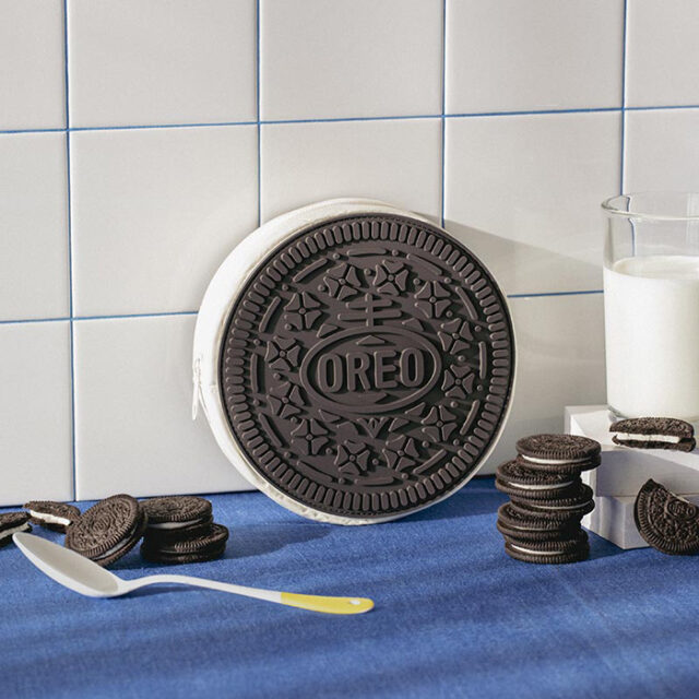 オレオ OREO クッキー型 ポーチ シリコン素材 かわいいポーチ 本物みたい 美味しそうなポーチ_画像3