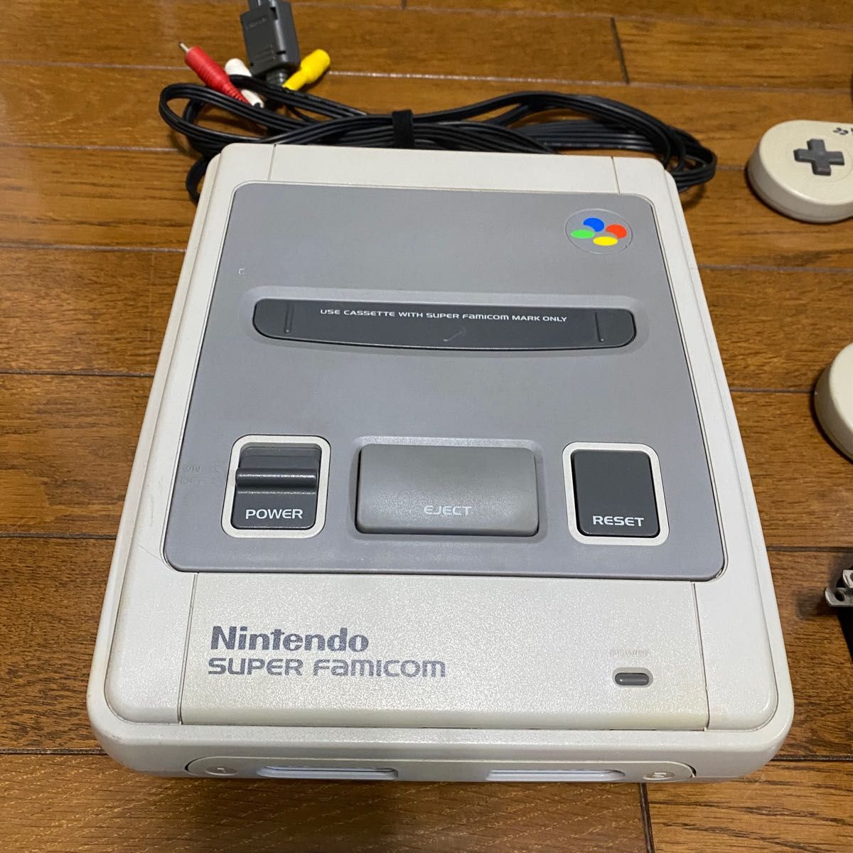 スーパーファミコン 本体　コントローラー2個