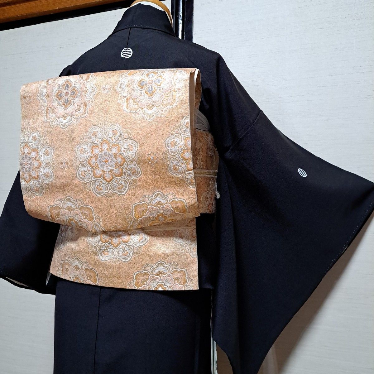 正絹 黒留袖 【作家】地紙重ね御所車文 暈し染め 金銀彩 2点セット