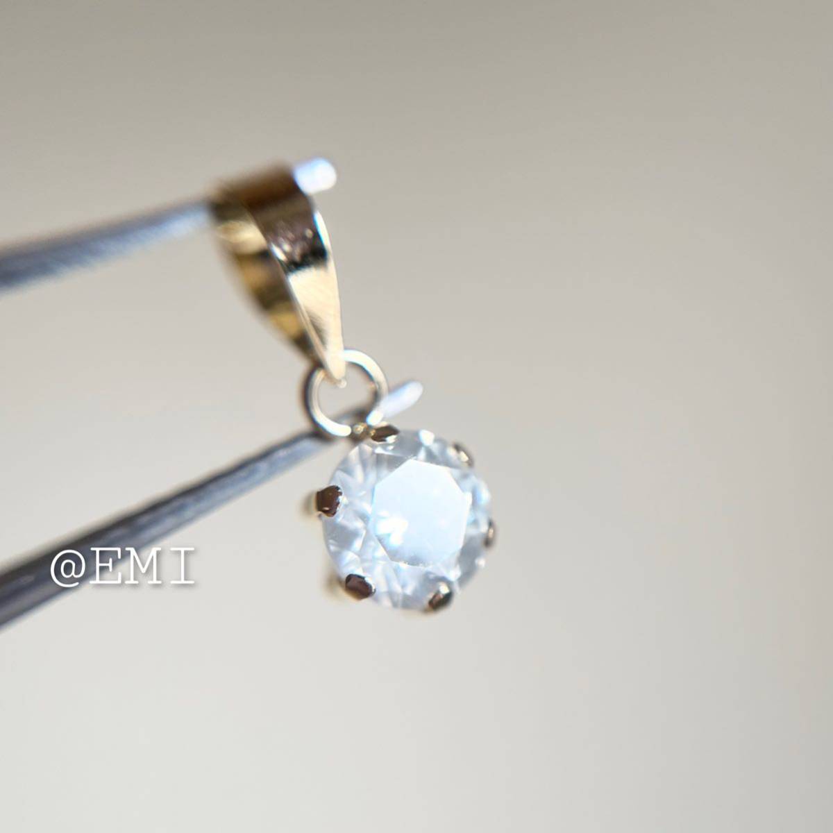 【SALE☆特価☆】K18 天然ダイヤモンド　0.40カラット　ペンダントトップ　diamond 2