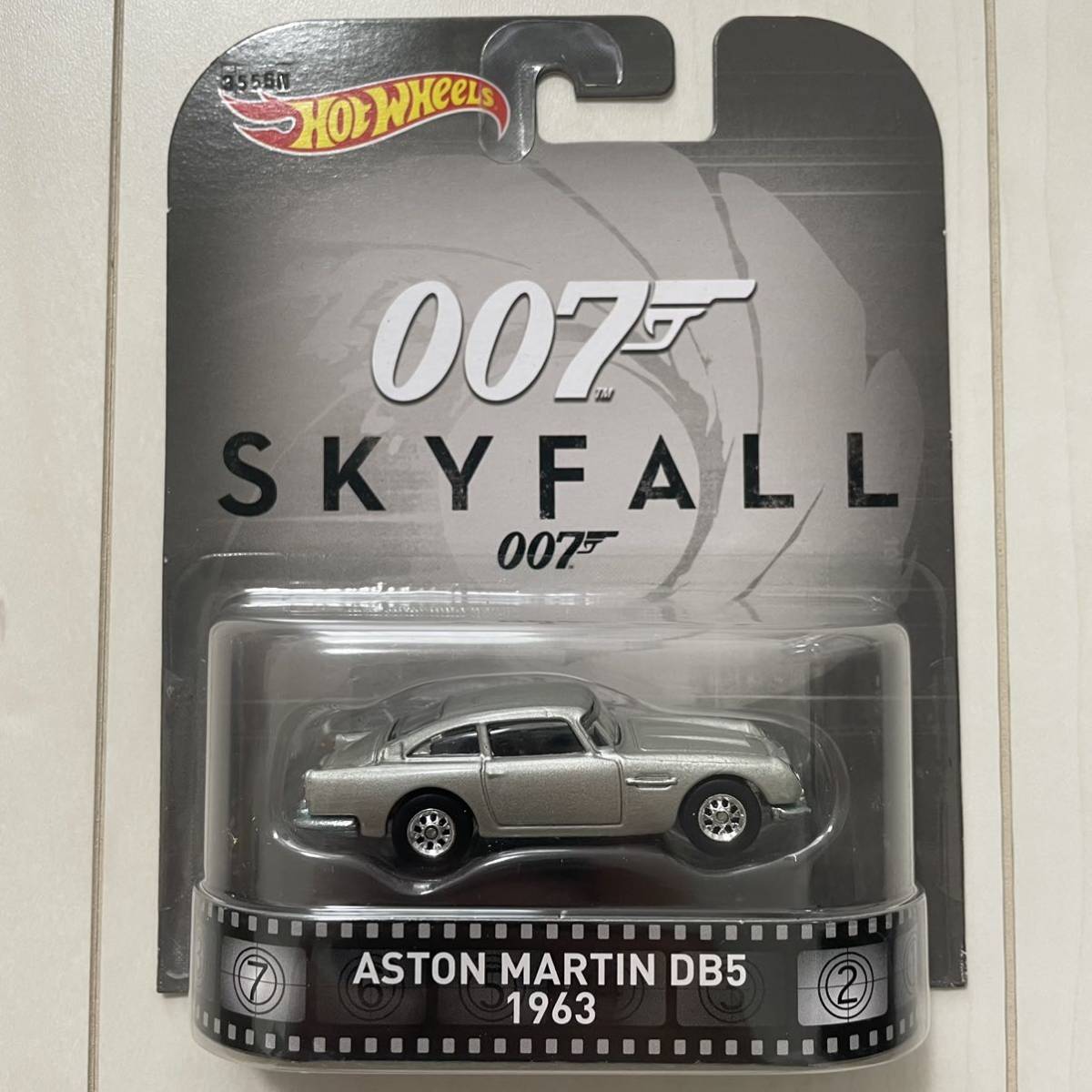 ★レトロエンターテイメント★ 1963 Aston Martine DB5 アストンマーチン 007 James Bond ジェームズボンド ホットウィール ミニカー 洋画_画像1