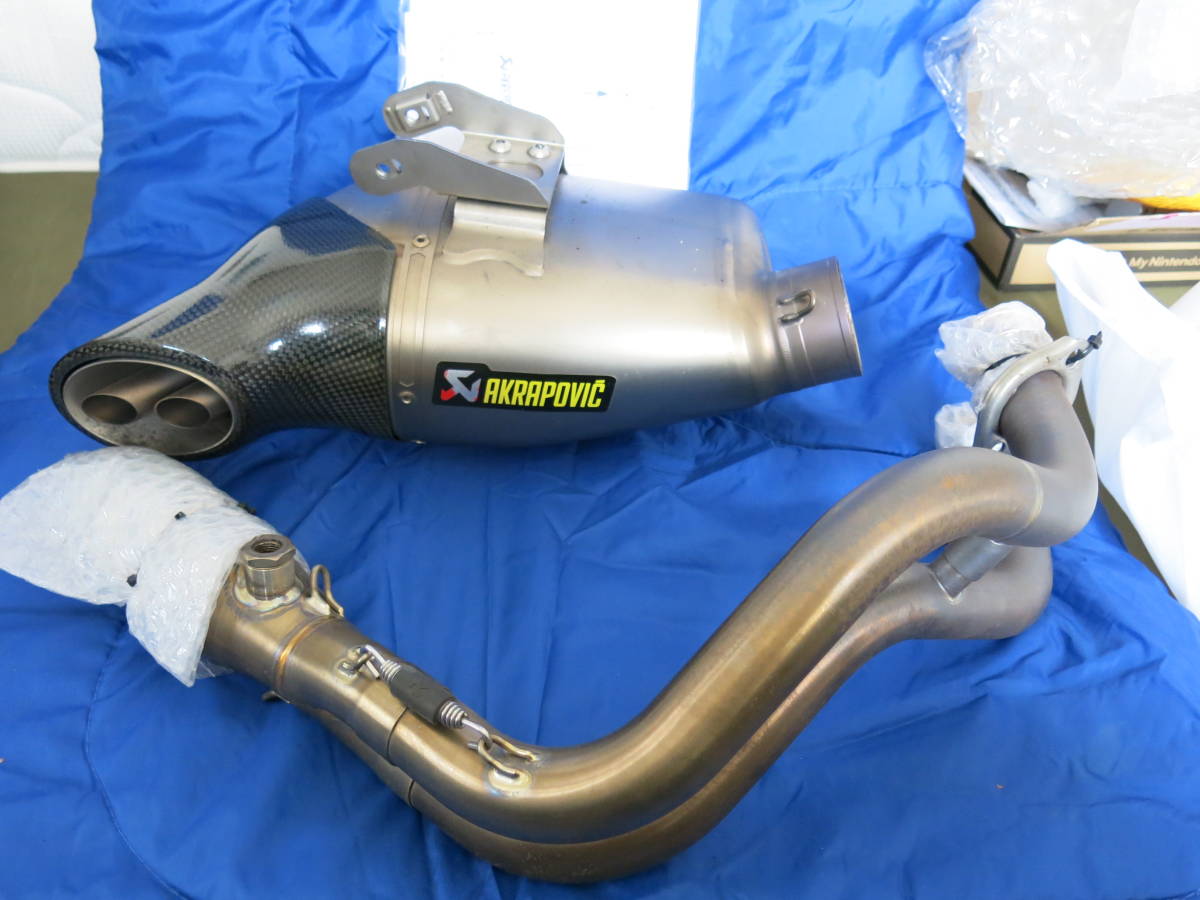 新登場 アクラポビッチ チタン フルエキゾーストマフラー AKRAPOVIC MT