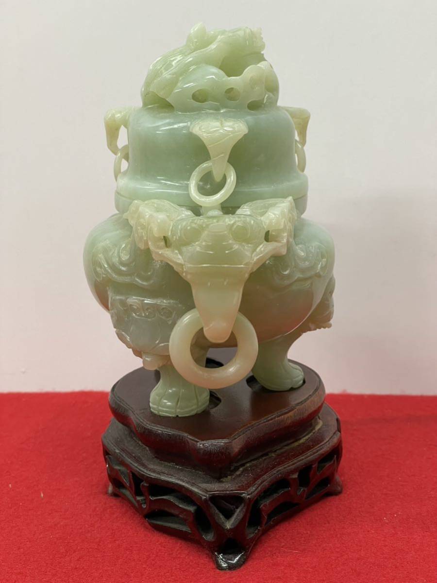 中国 玉石岫玉彫刻 雙耳活環 飾壷 塔香炉 唐木台付