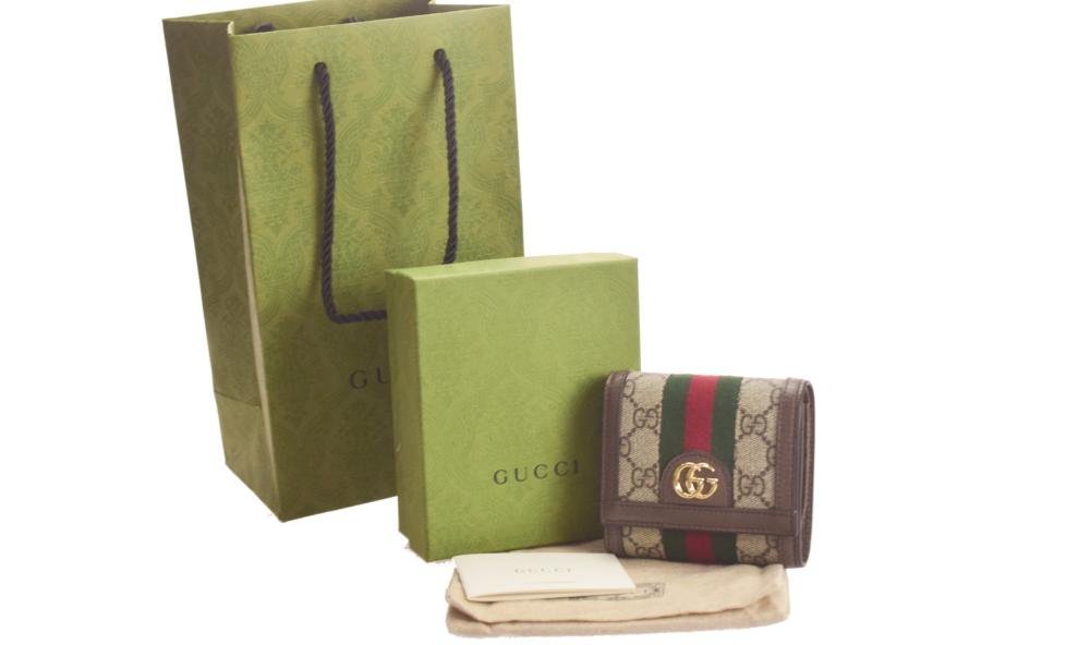 大人も着やすいシンプルファッション グッチ キャンバス GG GUCCI 三