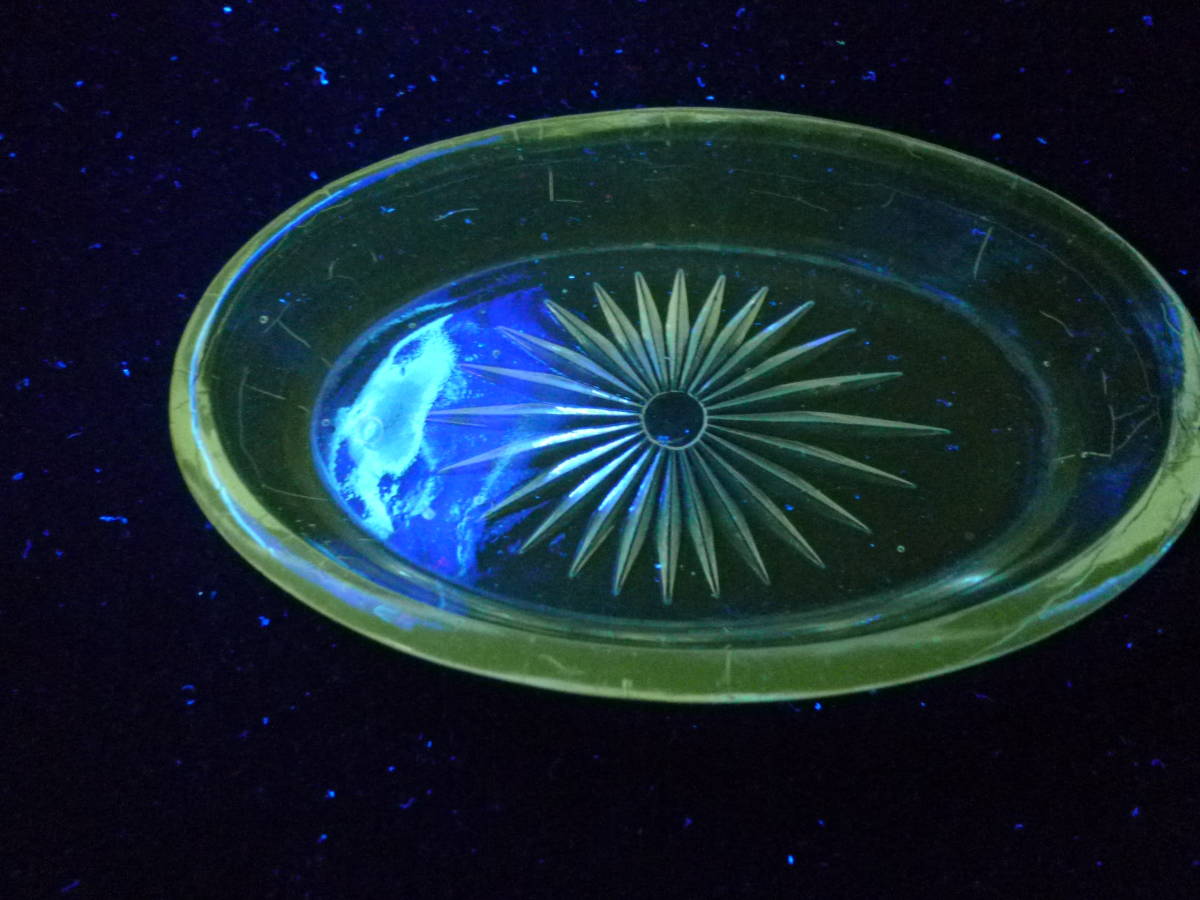 明治～大正時代 分厚いプレスガラス 楕円皿 その2 (検）バカラ 薩摩切子 江戸ガラスの画像1