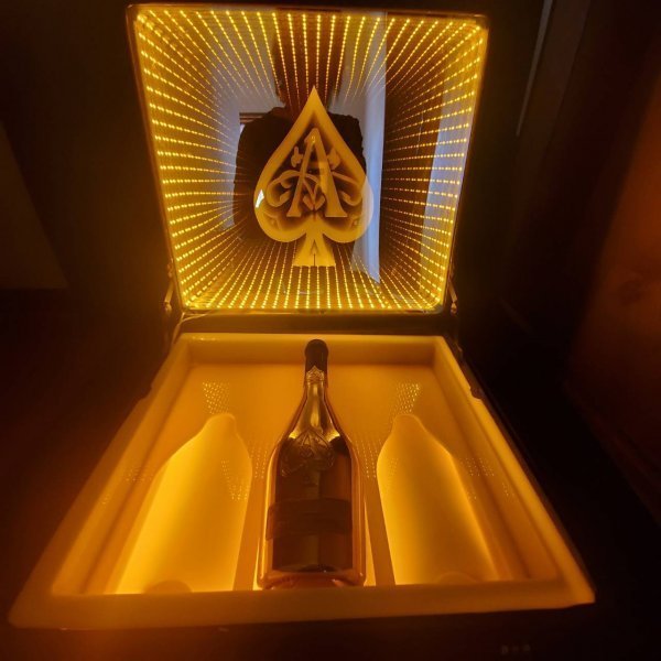 アルマンド ディスプレイ LED アタッシュケース ライト ケース シャンパン バースデー ホスト キャバクラ クラブ トランプタワー .