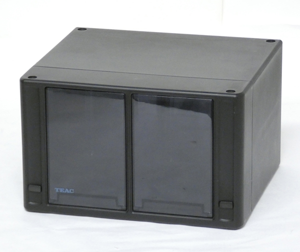 ■TEAC CD カセット プッシュオープン式収納ラック ケース 1台 ブラック ⑥_画像1