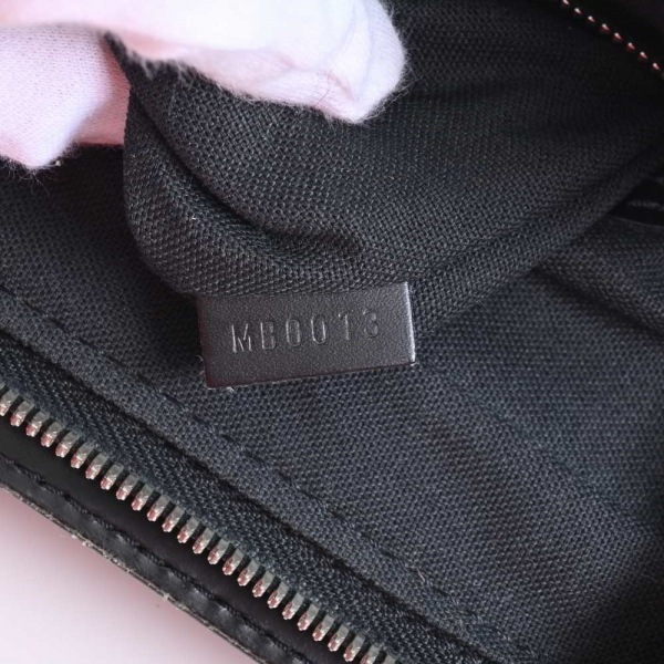 ルイヴィトン LOUIS VUITTON ビジネスバッグ M30872 ネフスキー タイガ