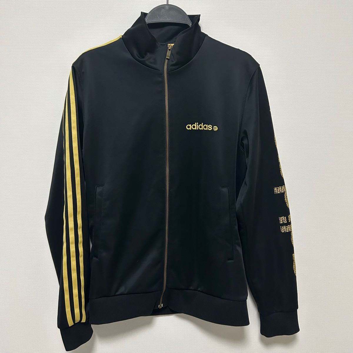 adidas トラックジャケット　ジャージ　アディダス　メンズ　Mサイズ　ジャージ　金ロゴ　三本ライン　黒　美品　トレーニング