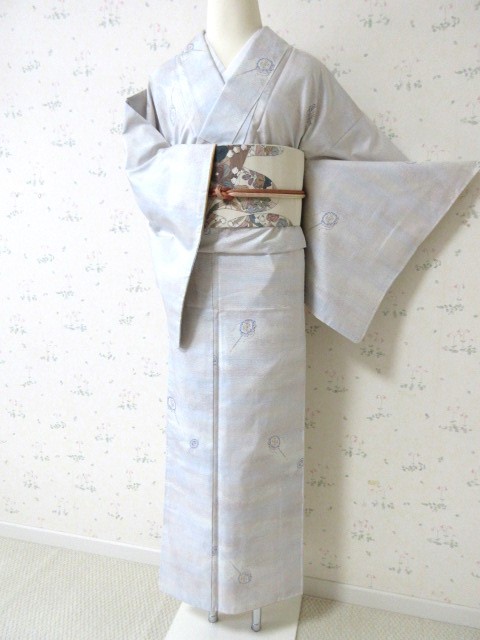 今年の干支 小紋 単衣 正絹 舞花に跳び兎文様 梅 桜 菊 売れ済卸値