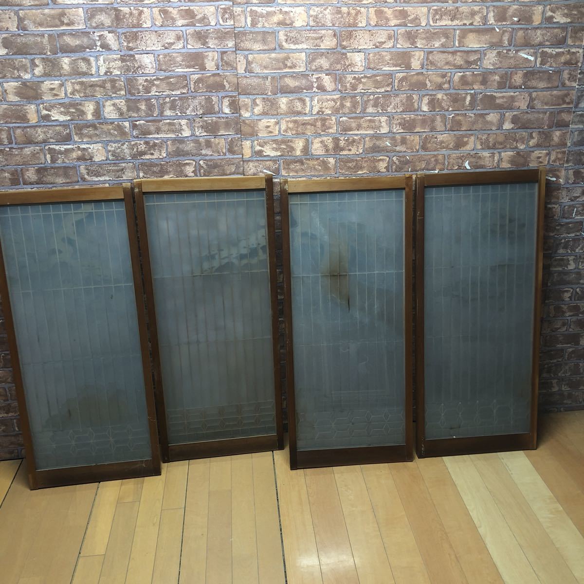 161 retro sculpture / glass sliding door 4 sheets ./ under step / seat .. design wooden peace furniture old Japanese-style house antique present condition goods 