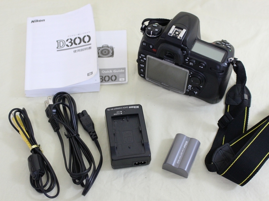 中古品 Nikon D300 レンズ交換式一眼レフレックスタイプデジタルカメラ ニコンFマウント 付属品あり 代引可