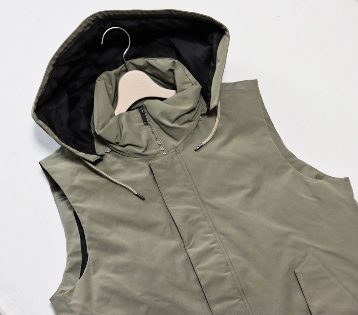 PLST プラステ》新品 はっ水機能 高密度タフタ ダウンベスト フード