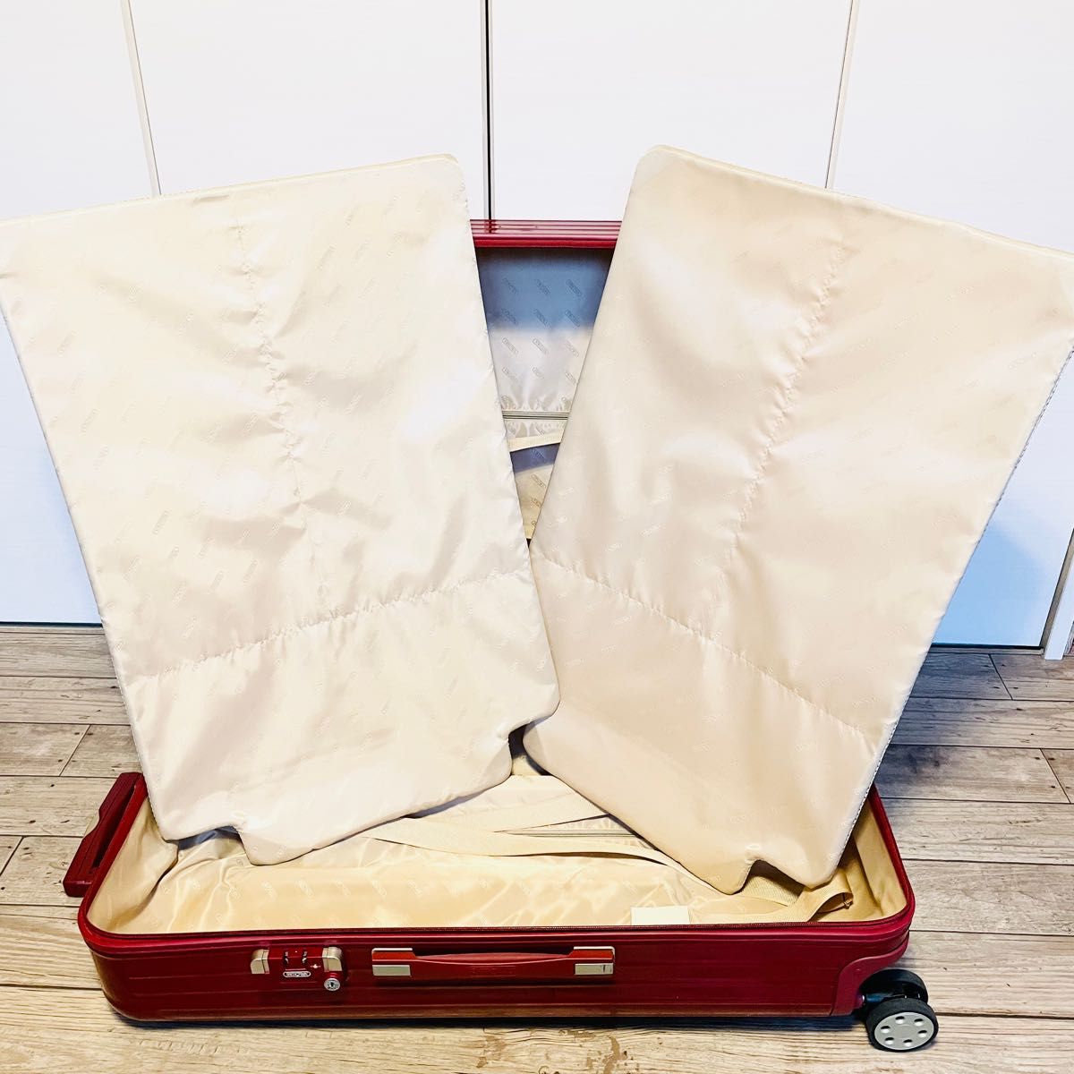 希少 廃盤】リモワ RIMOWA サルサデラックス スーツケース 4輪 希少 廃盤】リモワ RIMOWA サルサデラックス スーツケース 4輪