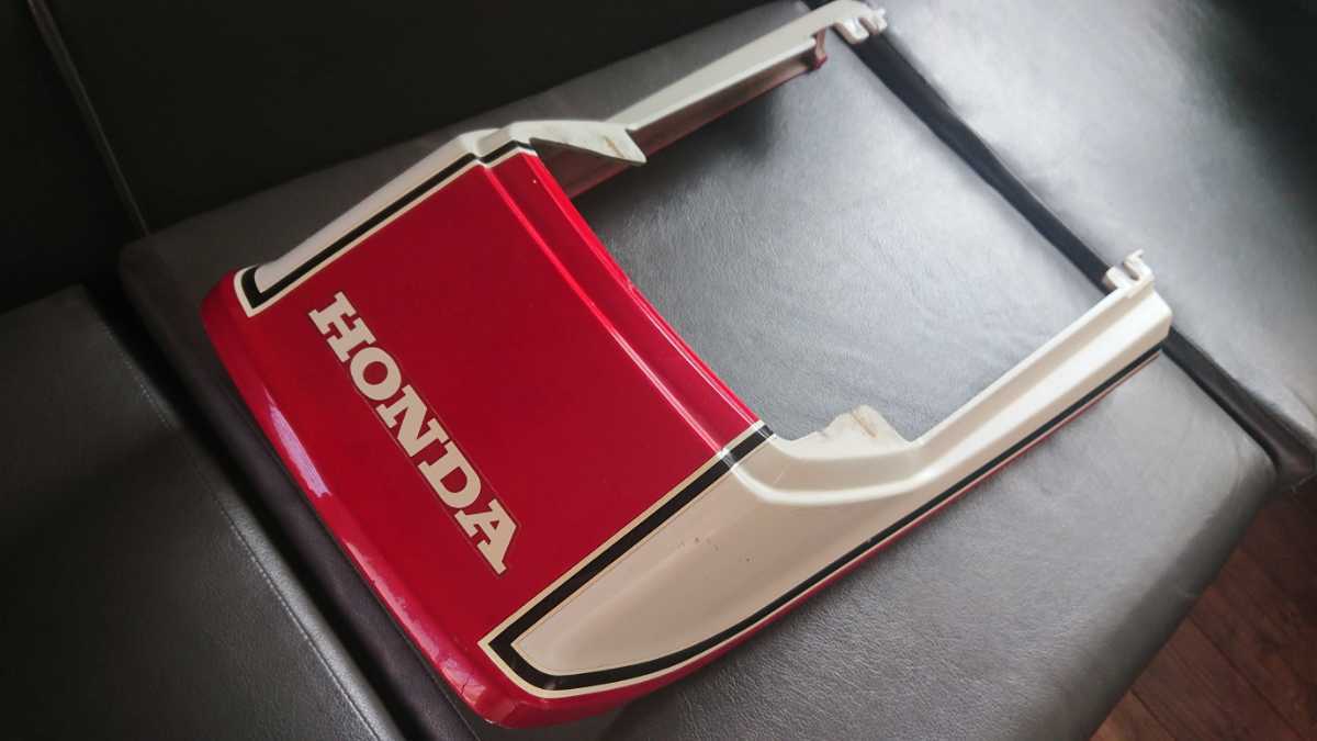 メーカー包装済】 cbx400f二型赤白純正テールカウル当時物 cbx400f二型