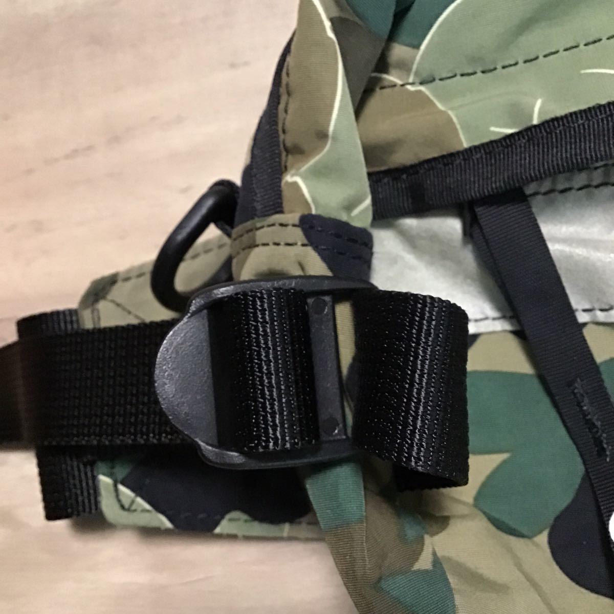 ★激レア★ KAWS bendy 1st camo green ウエスト バッグ a bathing ape BAPE カウズ エイプ ベイプ アベイシングエイプ waist bag m32_画像7