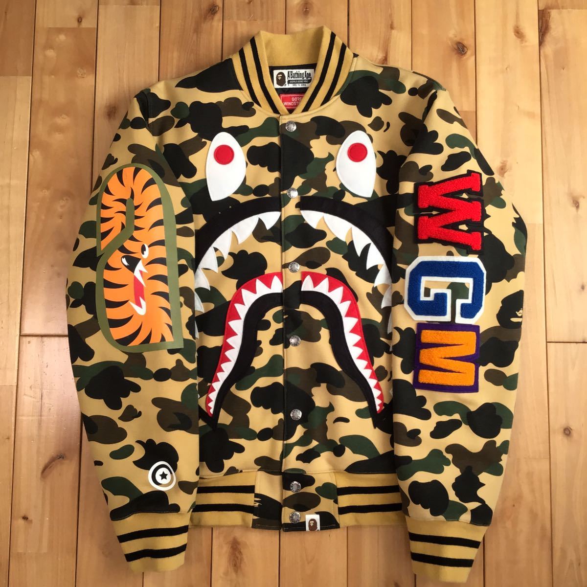 A BATHING APE シャークスタジャンXS