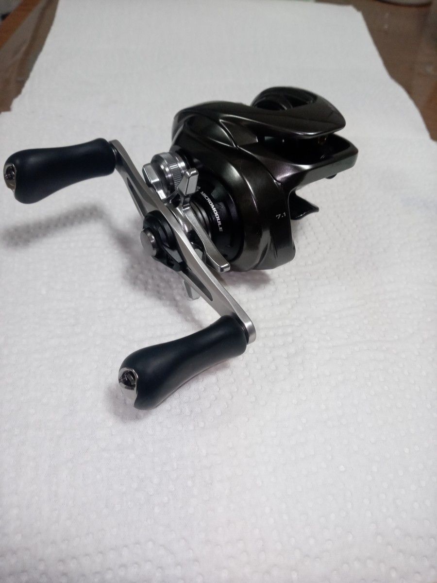 シマノ SHIMANO 20メタニウム HG 右ハンドル 釣り リール