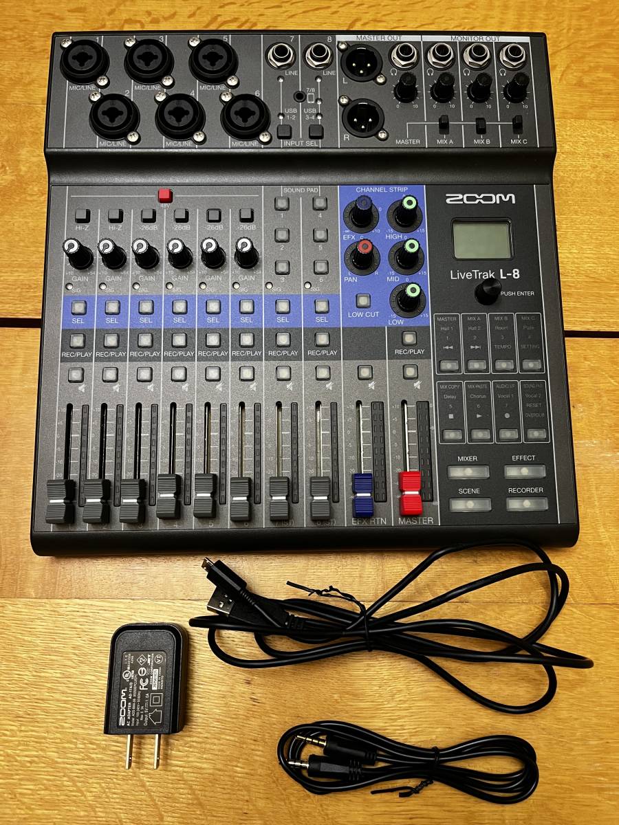 ZOOM ( ズーム ) LiveTrak L-8 別売の専用ケース付き