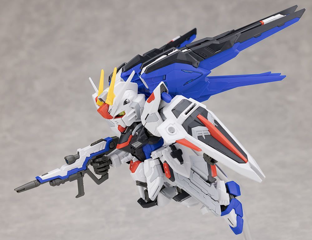 組立済ガンプラ「MGSDフリーダムガンダム(機動戦士ガンダムSEED)」完成品　未使用デカール付属　現在入手困難品_画像3