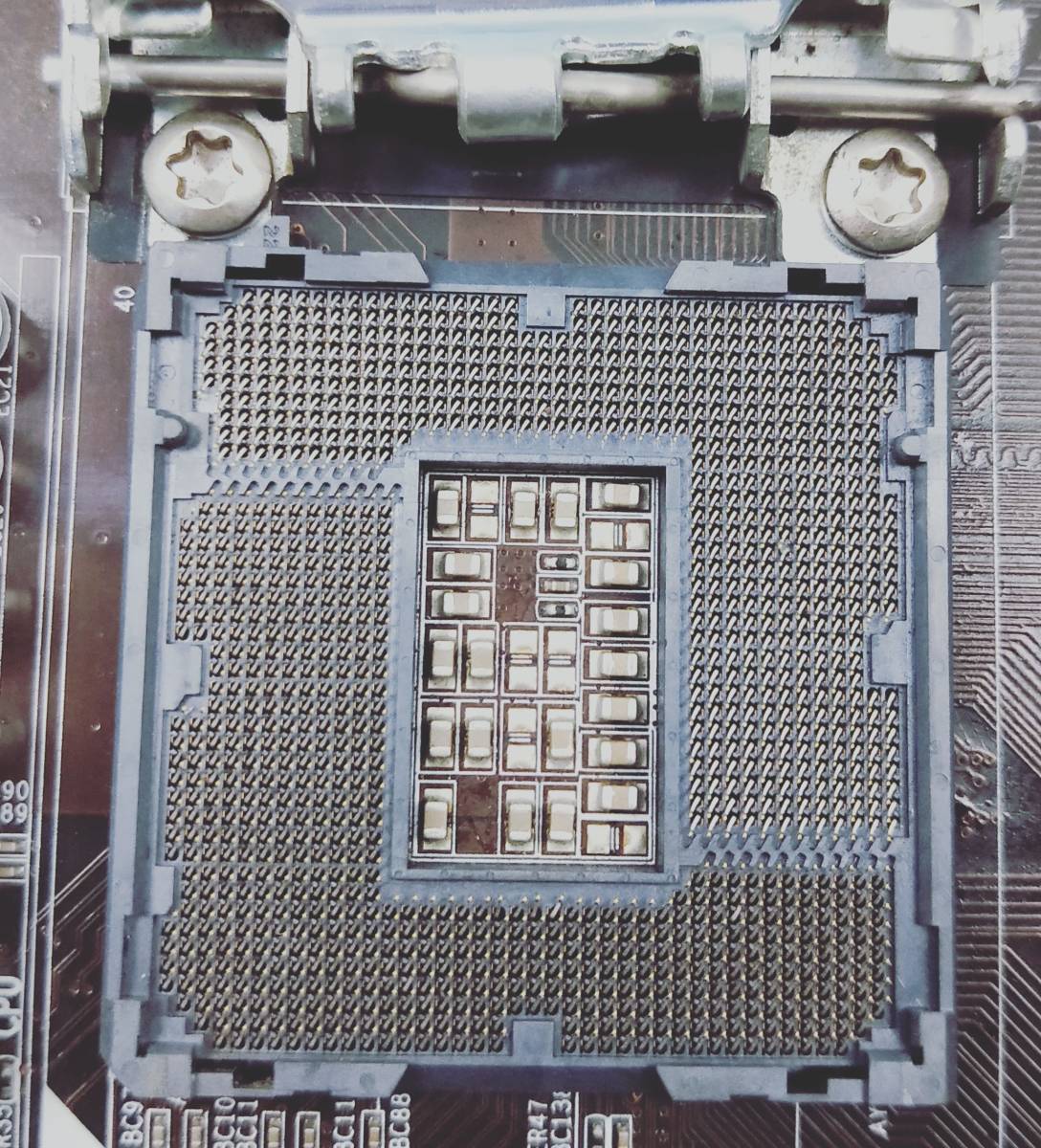 【中古パーツ】BIOS確認のみ、H61H2-M2 V:2.0 マザーボード ＩＯパネル LGA1155 ■MB2161_画像4