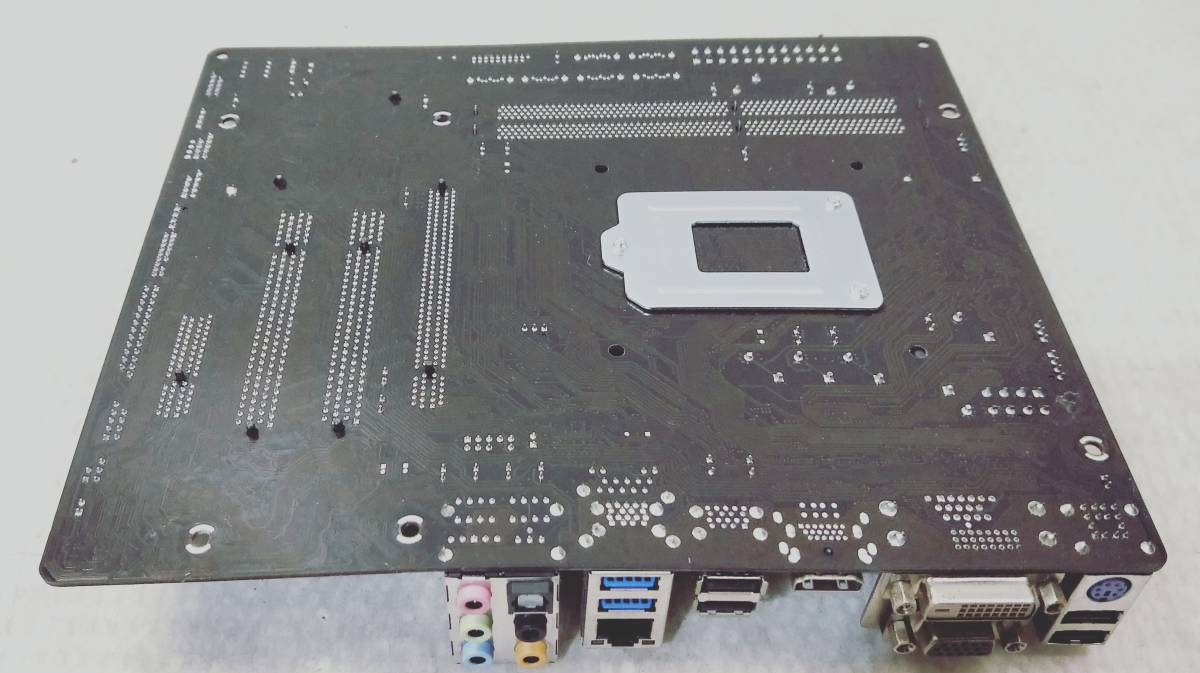 【中古パーツ】BIOS確認のみ、ASROCK B85M マザーボード ＩＯパネル付 LGA1150 ■MB2241の画像2